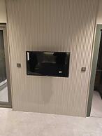 MEYDE PLUS SUITES