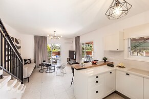 Larnaca Seaside Villa Marina 44