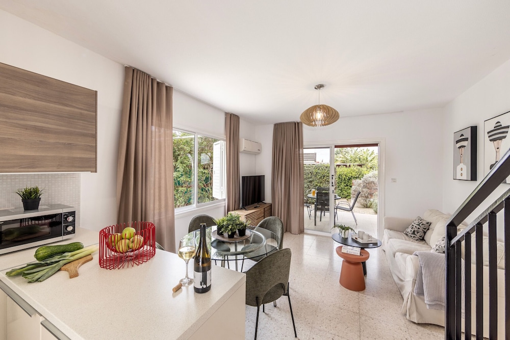 Larnaca Seaside Villa Marina 43