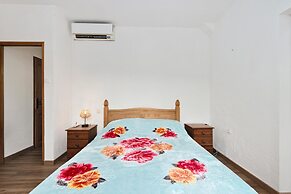 Villa in Flayosc With Private Pool