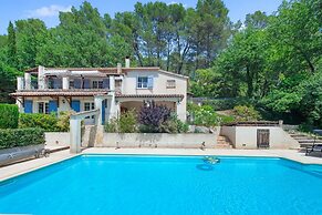 Villa in Flayosc With Private Pool