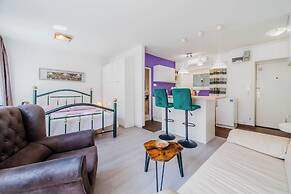 Charming Downtown Studio