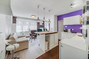 Charming Downtown Studio