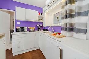 Charming Downtown Studio