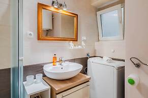 Charming Downtown Studio