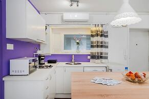 Charming Downtown Studio