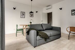 Beautiful apt with 2 balconies