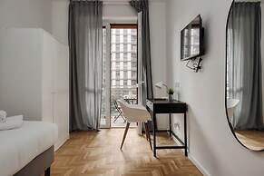 Beautiful apt with 2 balconies