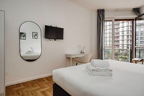 Beautiful apt with 2 balconies