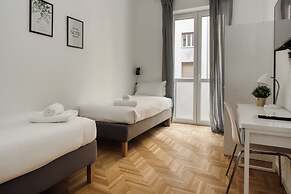 Beautiful apt with 2 balconies