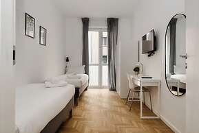 Beautiful apt with 2 balconies
