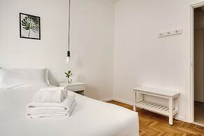 Beautiful apt with 2 balconies