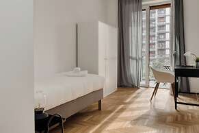 Beautiful apt with 2 balconies