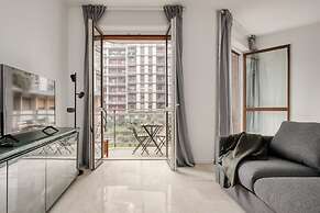 Beautiful apt with 2 balconies