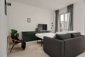 Beautiful apt with 2 balconies