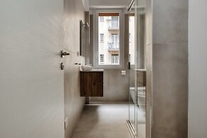 Beautiful apt with 2 balconies