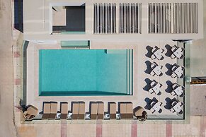 Avant Blue Boutique Hotel