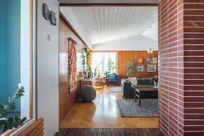 Lakefront House with 5 BR and Sauna