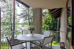 Lakefront House with 5 BR and Sauna