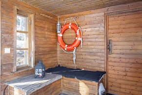 Lakefront House with 5 BR and Sauna