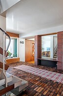 Lakefront House with 5 BR and Sauna