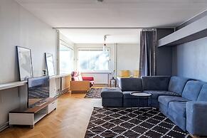 Lakefront House with 5 BR and Sauna