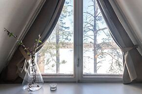 Lakefront House with 5 BR and Sauna