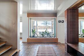 Lakefront House with 5 BR and Sauna
