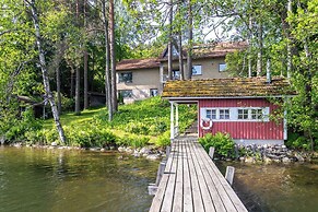 Lakefront House with 5 BR and Sauna