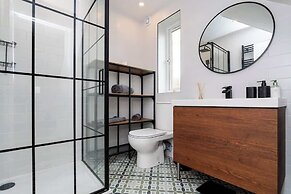 3 Bed House-free Parking