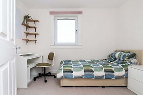 3 Bed House-free Parking