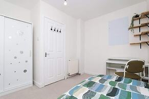 3 Bed House-free Parking