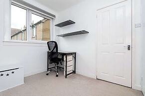 3 Bed House-free Parking