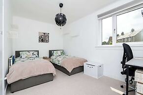 3 Bed House-free Parking