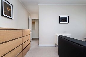 3 Bed House-free Parking