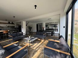 w Elegant 7BR Home w Pool in Santa Eualia
