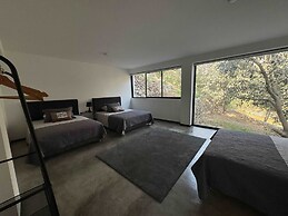 w Elegant 7BR Home w Pool in Santa Eualia