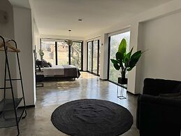 w Elegant 7BR Home w Pool in Santa Eualia