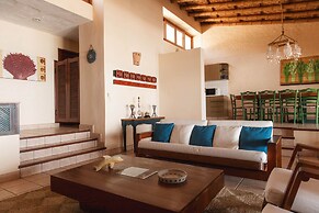 w Stylish 5BR House in Mancora