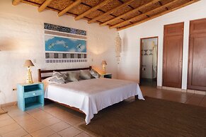 w Stylish 5BR House in Mancora