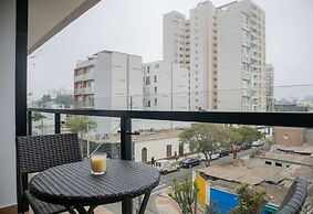 w Astounding 1BR w Balcony in Barranco