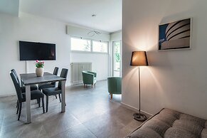 Stylish 2-Bedroom Apartment by Lake Como