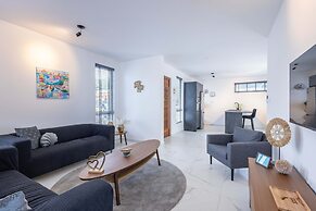 Modern Garden Villa Near Jan Thiel Mambo