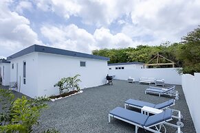 Modern Garden Villa Near Jan Thiel Mambo