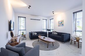 Modern Garden Villa Near Jan Thiel Mambo