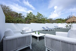 Modern Garden Villa Near Jan Thiel Mambo