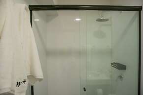 w Elegant 2BR w Distinctive Deco in Miraflores