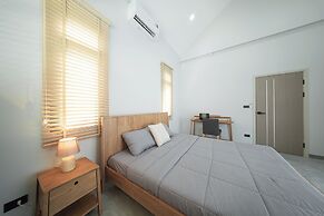 Songmee Pool Villa Nikompattana