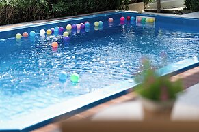 Songmee Pool Villa Nikompattana