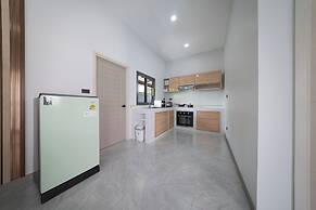 Songmee Pool Villa Nikompattana